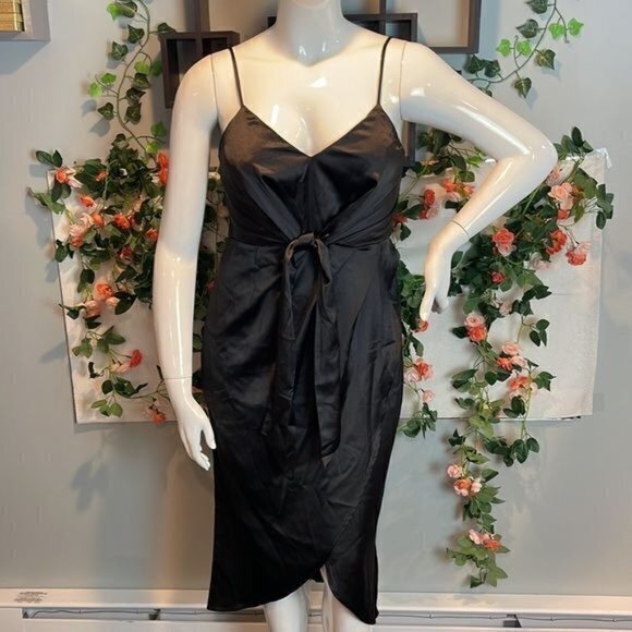 CUPSHE Black Front Tie Twist V neckline. Sleeveless Tulip hem Size‎ Large - Picture 7 of 17